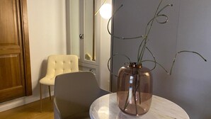 Dining - Rhona's Rooms B&B (Rome)