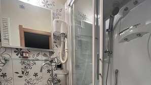 Bathroom - Rhona's Rooms B&B (Rome)