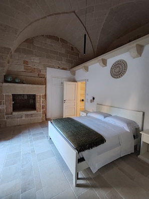Superior-Doppelzimmer, Terrasse | Zimmersafe, Schreibtisch