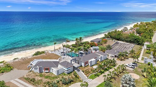 Villa Nacre-New Luxury seafront villa with Jacuzzi & Pool