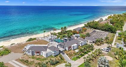 Villa Nacre-New Luxury seafront villa with Jacuzzi & Pool