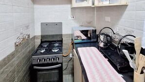 Private kitchen - Enjoyable 2-bedroom apartment in peaceful Nairobi Ruaka neighborhood (Nairobi)