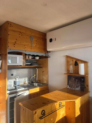 Private kitchen - Vrbo Property (Chamrousse)
