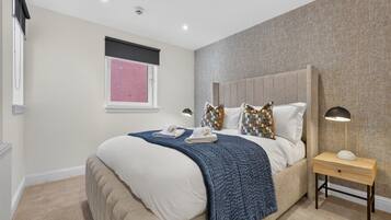 Iron/ironing board, WiFi (free), bed sheets