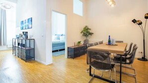 Dining - Modern 3-Bedroom Berlin Apartment with Balcony, Elevator & Wi-Fi (Berlin)