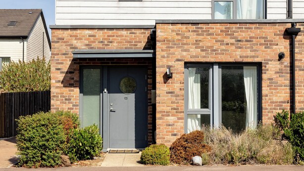 Exterior detail - Guest Favourite Large 4 Bed Home in Prime Location (Milton Keynes)