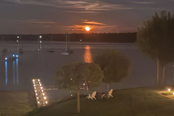 A sunset over a body of water with boats, a dock, and outdoor seating. - Fire Pit & Views! Lake Champlain Shoreline Stay (Plattsburgh)