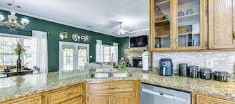 Game Day Hideaway! Spacious Opelika Escape