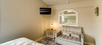 Waterfront Resort Condo w/ Scenic Views in Chelan!