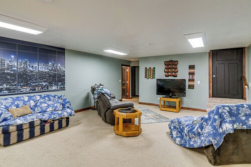9 Mi to Clear Lake! Cozy Apartment