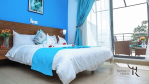Laptop workspace, free WiFi - Robert's Hotel  (Abidjan)