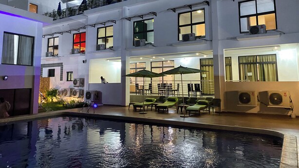 Outdoor pool - Robert's Hotel  (Abidjan)