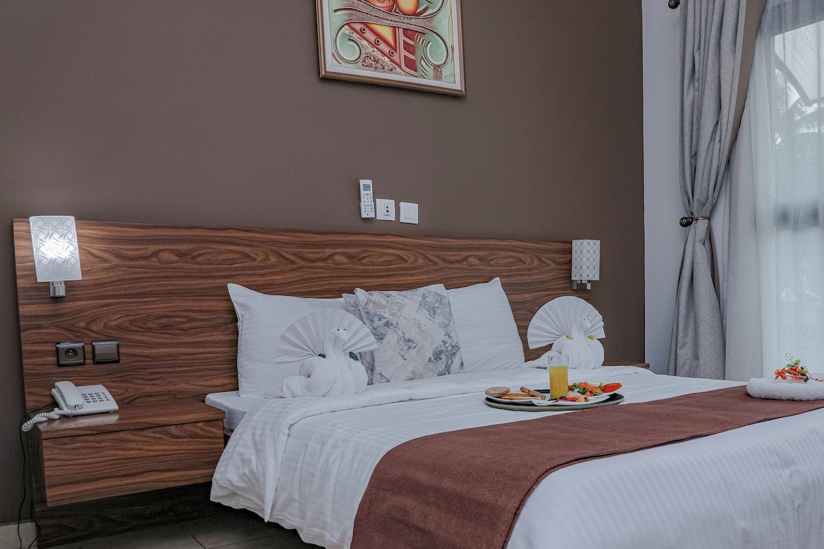 Habitación Deluxe, vistas a la ciudad | Espacio para trabajar con un portátil y wifi gratis
