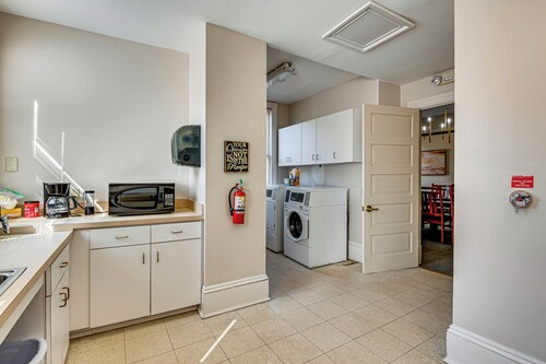 'agnes Arbor' Walkable Group Getaway in Decatur!