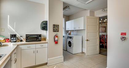 'agnes Arbor' Walkable Group Getaway in Decatur!