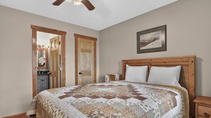 Room - Meadow Ridge Court 20 Unit 14 Beautiful 2 bedroom, mt views, clubhouse amenities (Fraser)