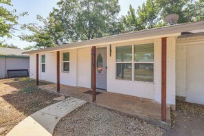 A single-story building with a front door, windows, and a satellite dish. - Walk to At&t Stadium! Massage Chair & Cowboy Pool (Arlington)