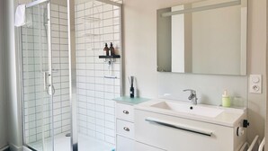 Bathroom - Vrbo Property (Lourdes)