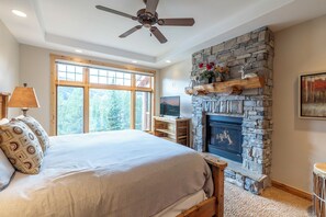 Room - NEW Elkhorn Mountain Retreat | Big Sky, Sleeps 13 (Big Sky)