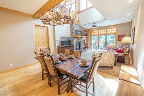 Dining - NEW Elkhorn Mountain Retreat | Big Sky, Sleeps 13 (Big Sky)