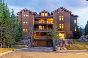 Exterior - NEW Elkhorn Mountain Retreat | Big Sky, Sleeps 13 (Big Sky)