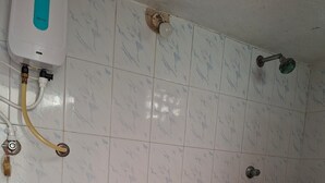 Superior Villa | Bathroom - White Town Stay (Pondicherry)