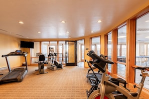 A gym with treadmills, elliptical machines, and stationary bikes. - Studio in Deer Valley East Village with pool, hot tub, gym, and ski access. (Heber City)