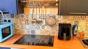 Private kitchen - Comfy Three Bedroom Terrace House (Liverpool)