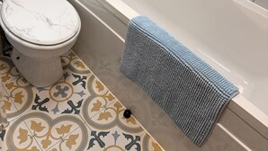 Bathroom - Comfy Three Bedroom Terrace House (Liverpool)