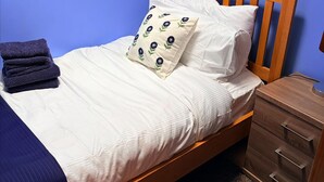 Room - Comfy Three Bedroom Terrace House (Liverpool)