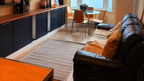 Living area - Comfy Three Bedroom Terrace House (Liverpool)