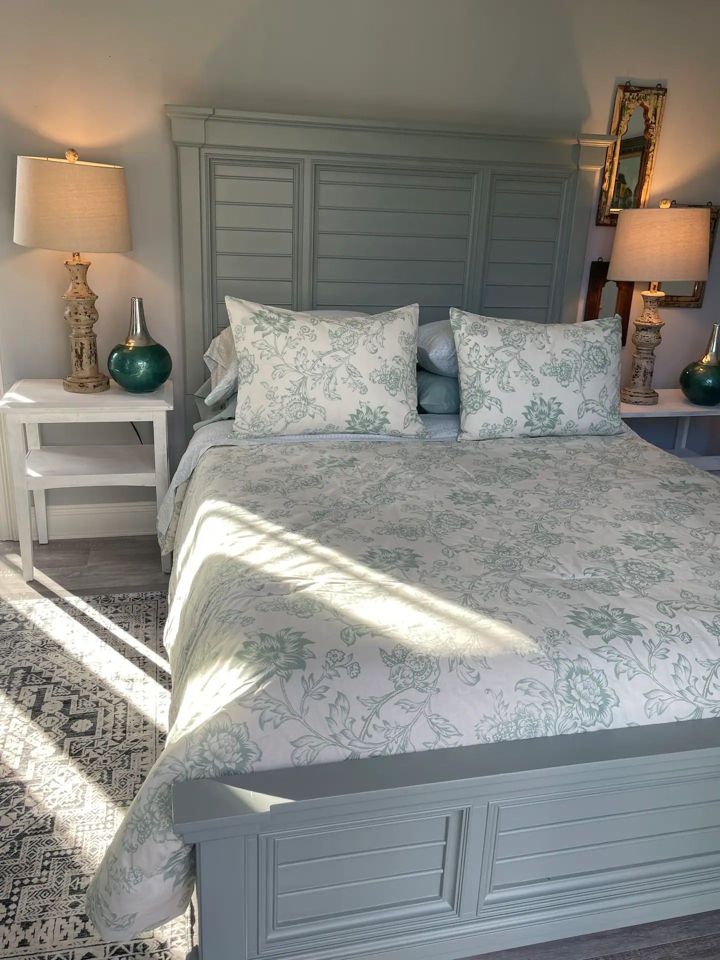WiFi (free), bed sheets