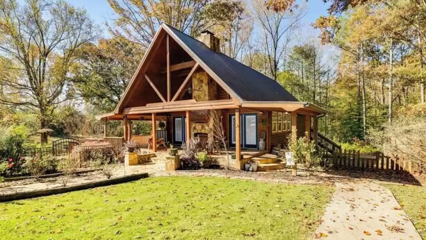 Exterior - The charming cabin (Bowdon)
