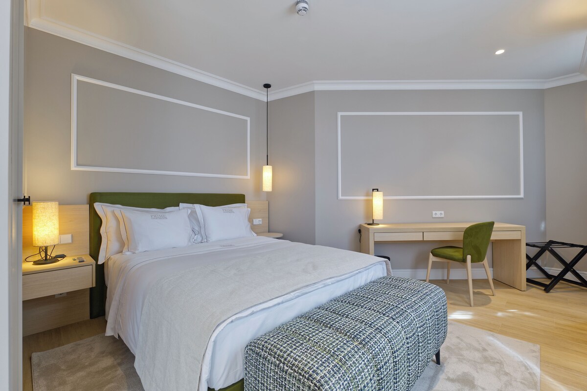 Apartment, 1 Queen Bed with Sofa bed | In-room safe, desk, iron/ironing board (on request), free WiFi