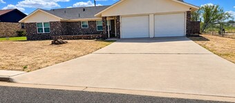 4-bedroom Work Crew in Big Spring with AC