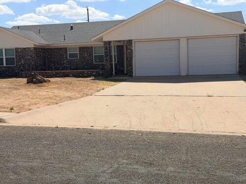 4-bedroom Work Crew in Big Spring with AC