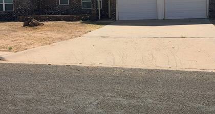 4-bedroom Work Crew in Big Spring with AC