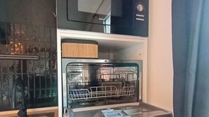 Private kitchen - Vrbo Property (Jonzac)
