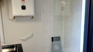 Bathroom - Vrbo Property (Jonzac)