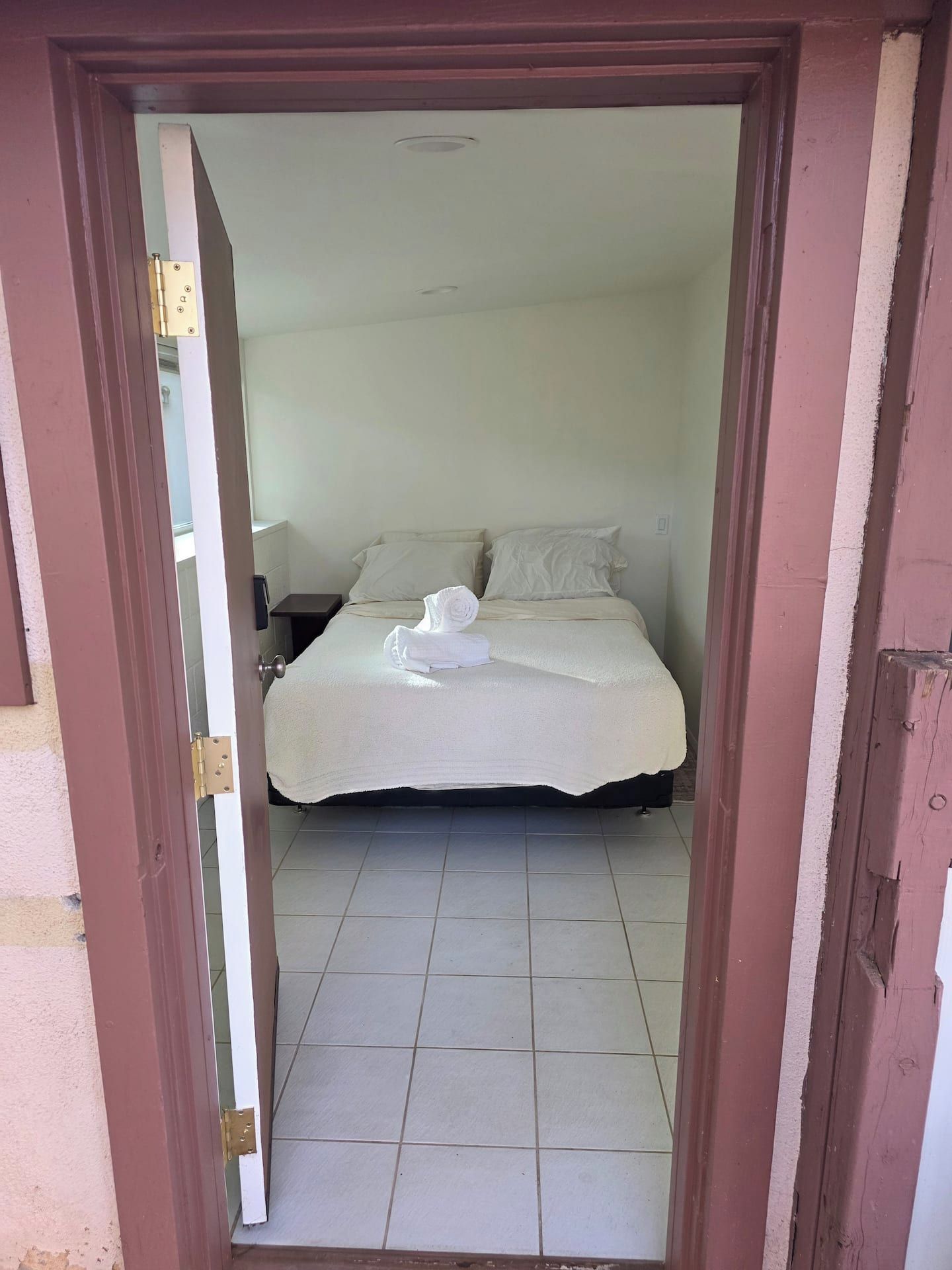 WiFi (free), bed sheets