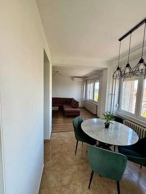 Dining - Belgrade Arena Apartment (Beograd)