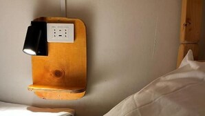 Rideaux occultants, fer et planche à repasser, Wi-Fi gratuit