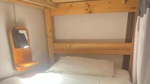 Rideaux occultants, fer et planche à repasser, Wi-Fi gratuit