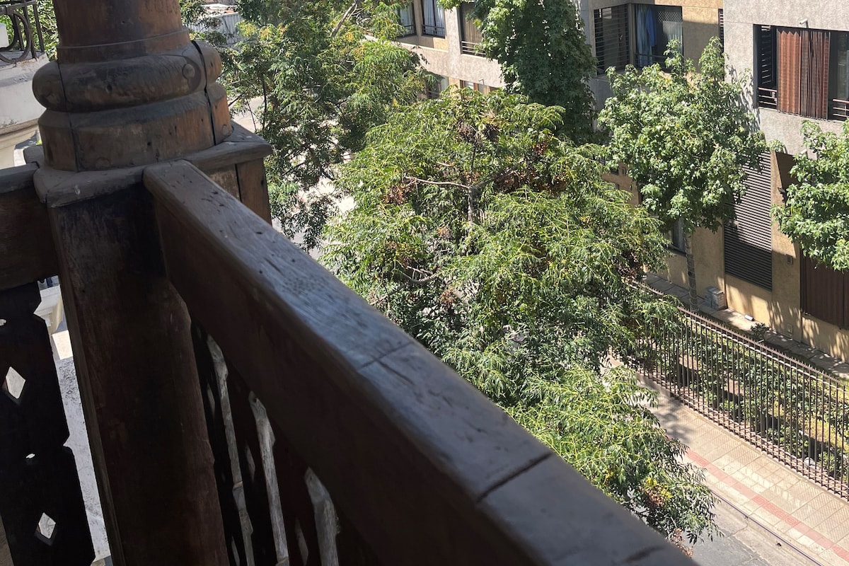 Cápsula en dormitorio mixto, 8 personas, con cortinas, balcón y vistas a la ciudad | Cortinas opacas, tabla de planchar con plancha, wifi gratis