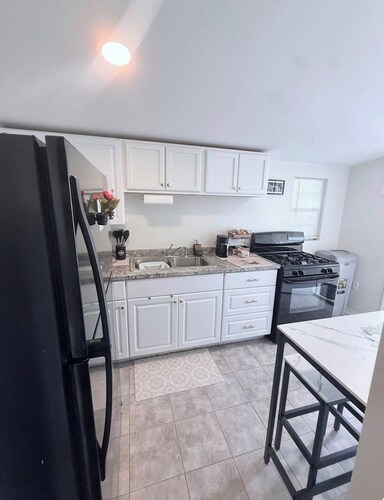 Cozy 1-bedroom studio in quaint Jacksonville with AC