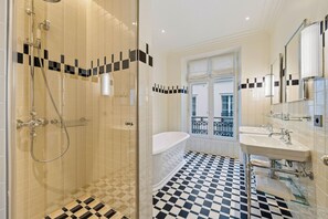 Bathroom - The Boissy 2 (Paris)