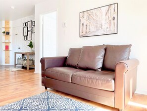 Living area - Vrbo Property (Montréal)