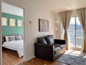 Living area - Vrbo Property (Montréal)