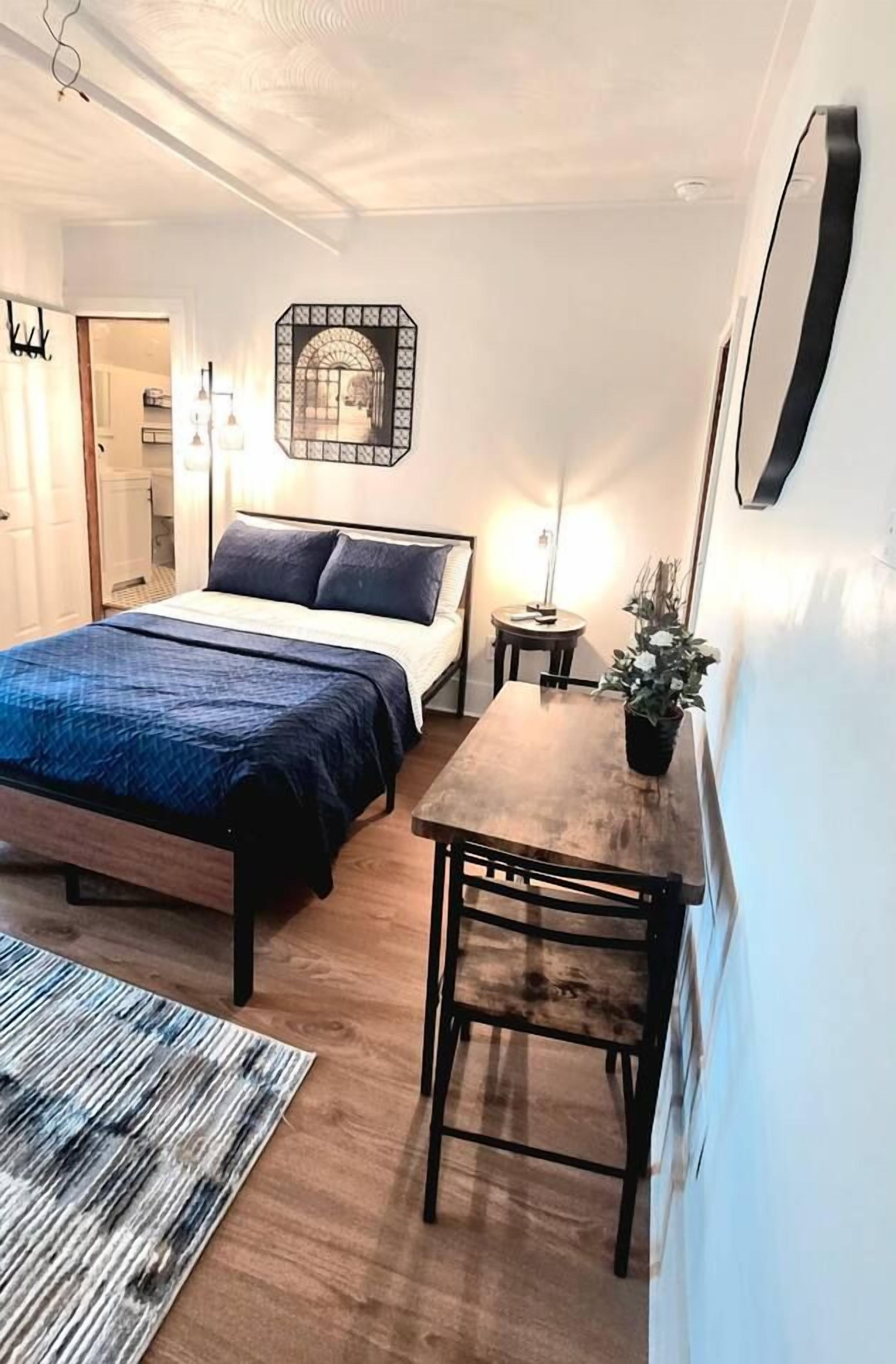 Desk, iron/ironing board, WiFi, bed sheets