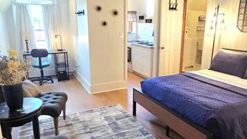 Desk, iron/ironing board, WiFi, bed sheets